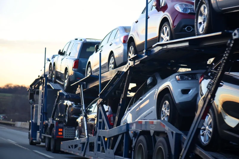 auto-transport-broker-vs-carrier-open-car-hauler Auto transport broker vs carrier moving multiple vehicles on an open car hauler